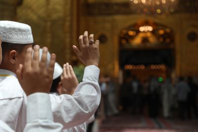 لطلبة الدورات الصيفية.. المجمع العلمي ينظم زيارة لمرقد أبي الفضل العباس (عليه السلام)