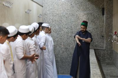 الى جانب النظرية.. دروس عملية يقدمها المجمع العلمي لطلبة الدورات القرآنية الصيفية