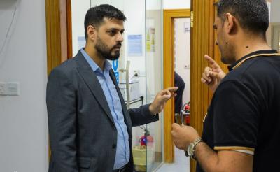 وفد وزارة البيئة يبحث مع مختبر جامعة العميد سبل التعاون في مجال البيئة والمياه