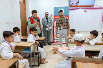 المجمع العلميّ يقيم برنامج (المسعِف الصغير) لطلبة مشروع الدورات الصيفية