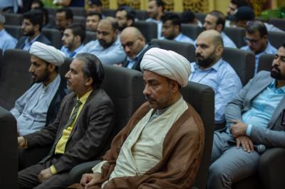 باحث من الحوزة العلمية يقدم ورقة بحثية حول الجوانب النظرية للدعاء عند الإمام الباقر (عليه السلام)