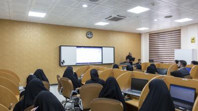 جامعة الكفيل تنظم دورة تدريبية في الإدارة الإلكترونية