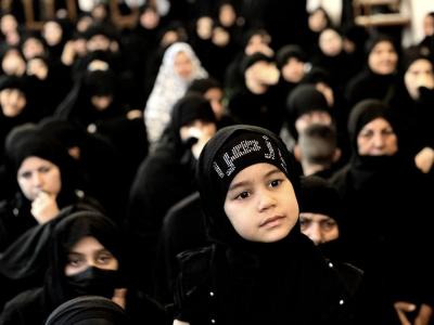بذكرى عاشوراء.. شعبة التوجيه الديني النسوي تقيم مجلس عزاء حسينيّ للزائرات