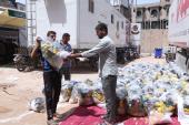 العتبة العباسية المقدسة تُباشر بتوزيع المعونات الغذائية الشهرية للعوائل النازحة.. 