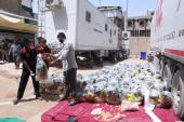 العتبة العباسية المقدسة تُباشر بتوزيع المعونات الغذائية الشهرية للعوائل النازحة.. 