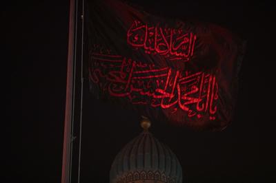 أهالي بابل ينظمون مراسيم رفع راية الإمام الحسن (عليه السلام) بذكرى استشهاده