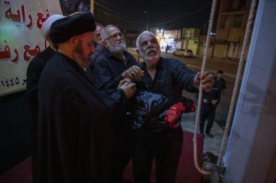 أهالي بابل ينظمون مراسيم رفع راية الإمام الحسن (عليه السلام) بذكرى استشهاده
