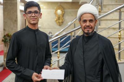 المجمع العلمي يكافئ مجموعة من طلبته الحافظين لكتاب الله