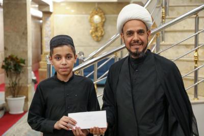 المجمع العلمي يكافئ مجموعة من طلبته الحافظين لكتاب الله