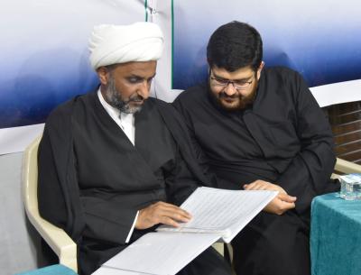 تفاعل طلبة الحوزة العلمية مع خيمة سيد الماء على طريق زائري الأربعين