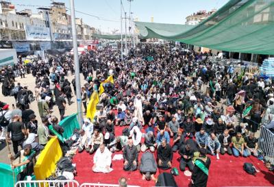 بمشاركة الزائرين.. الشؤون الدينيّة يقيم صلاة الجماعة عند مرقد أبي الفضل العباس (عليه السلام)