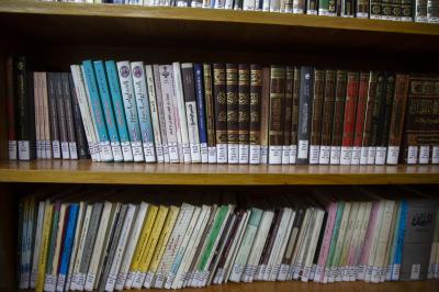 جملة من الخدمات والأنشطة تقدمها مكتبة جامعة العميد لرفع جودة العملية التعليمية