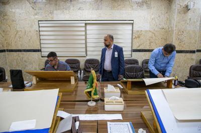 المجمَع العلميّ يقيم ورشة فنّية للخطّاطين المشاركين في مسابقة الثقلين لخطّ المصحف الشريف