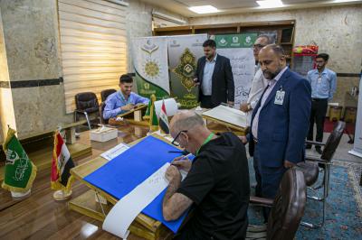 المجمَع العلميّ يقيم ورشة فنّية للخطّاطين المشاركين في مسابقة الثقلين لخطّ المصحف الشريف
