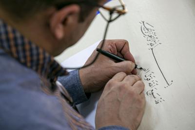 المجمَع العلميّ يقيم ورشة فنّية للخطّاطين المشاركين في مسابقة الثقلين لخطّ المصحف الشريف