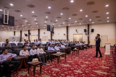 قسم العلاقات يقدّم ورشة للتعريف بالعتبة العبّاسية لأكثر من مئة منتسب