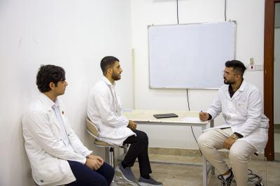 جامعة العميد: تحديث المناهج الدراسية الطبية بشكل مستمر لمواكبة نظم التعليم العالمية