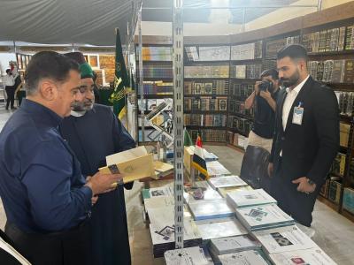 الأمين العام للعتبة العباسية يطلع على جناح العتبة المقدسة في معرض الكتاب الدولي التاسع
