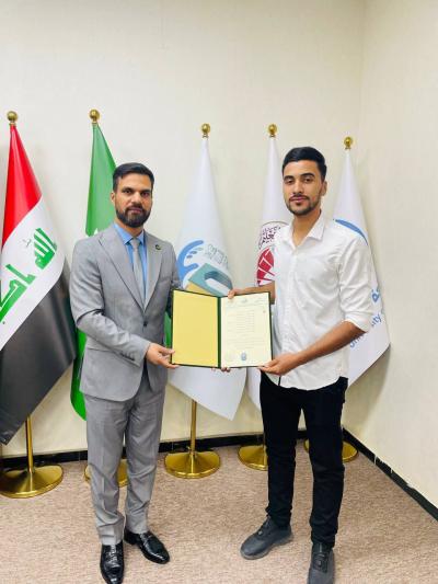 جامعة الكفيل تكرم عددًا من طلبتها المتميزين الأوائل