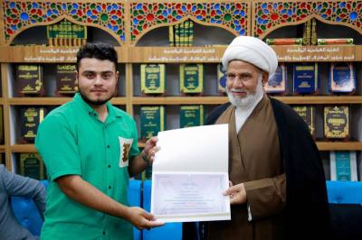قسم شؤون المعارف يكرّم المصوّرين المشاركين في فقرة (الأربعين بعدستك)