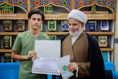 قسم شؤون المعارف يكرّم المصوّرين المشاركين في فقرة (الأربعين بعدستك)