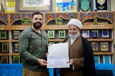 قسم شؤون المعارف يكرّم المصوّرين المشاركين في فقرة (الأربعين بعدستك)