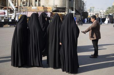 العتبة العباسية المقدّسة تُنظّم التدريبات النهائية لمسير تخرّج (بنات الكفيل)
