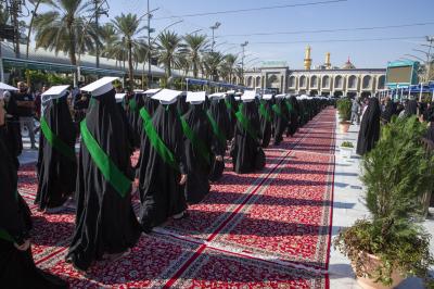 رسائل في العفة وحفظ الحجاب تبعثها مسيرة الطالبات عند ساحة ما بين الحرمين