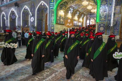 رسائل في العفة وحفظ الحجاب تبعثها مسيرة الطالبات عند ساحة ما بين الحرمين