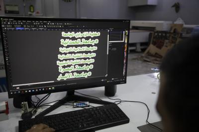 مركز الكفيل للإعلان يجهّز المستلزمات الخاصة بحفل تخرّج طلبة الجامعات العراقية