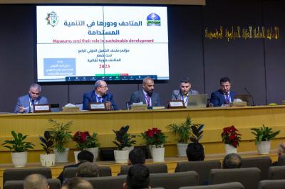 باحثان من الهيأة العامة للآثار يتناولان دور المتاحف في التنمية المستدامة