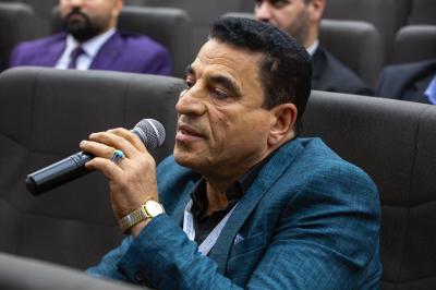 باحثان في الآثار يدرسان عناصر تصميم الفراغ الداخلي وأساليب العرض المتحفي