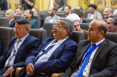 باحثان في الآثار يدرسان عناصر تصميم الفراغ الداخلي وأساليب العرض المتحفي