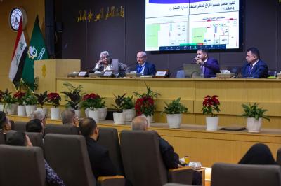 باحثان في الآثار يدرسان عناصر تصميم الفراغ الداخلي وأساليب العرض المتحفي