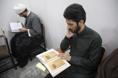 طلبة المعهد العالي للتراث يواصلون تلقّي الدروس في مجال تحقيق المخطوطات