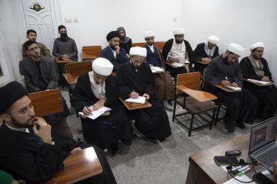 طلبة المعهد العالي للتراث يواصلون تلقّي الدروس في مجال تحقيق المخطوطات