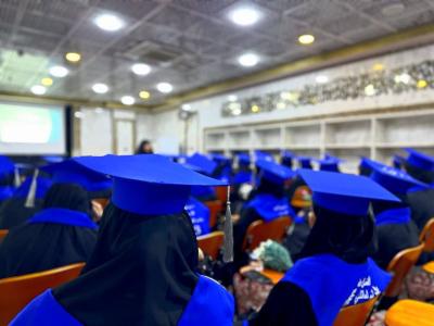 شعبة التوجيه الديني النسوي تقدم محاضرة تربوية للطالبات الخريجات في جامعة البصرة