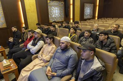 قسم العلاقات العامة يقدّم محاضرة حول تاريخ مدينة كربلاء لوفدٍ أجنبي
