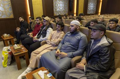 قسم العلاقات العامة يقدّم محاضرة حول تاريخ مدينة كربلاء لوفدٍ أجنبي