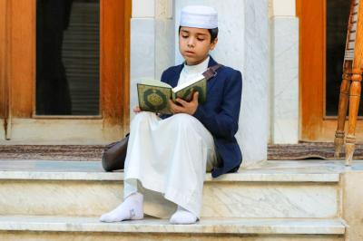 المجمع العلمي ينظّم سفرةً علمية لحفّاظ القرآن الكريم في مسجد السبزواري