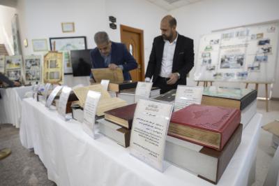 قسم الشؤون الفكرية يقيم معرضاً للمخطوطات في النجف الأشرف