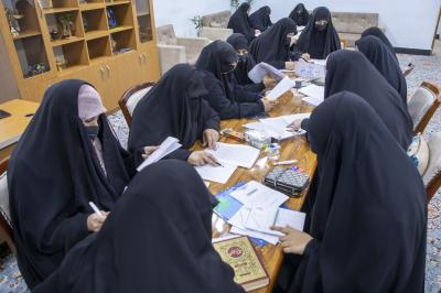 شعبة الخطابة الحسينية النسوية تُنجز تصحيح أوراق مسابقة (سبيل المنتظرين)