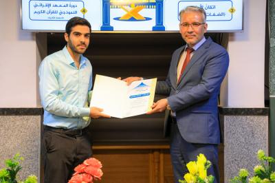 المجمع العلمي يحتفي بتخرج (80) طالبًا من دورتينِ قرآنيتينِ تخصصيتينِ في النجف الأشرف