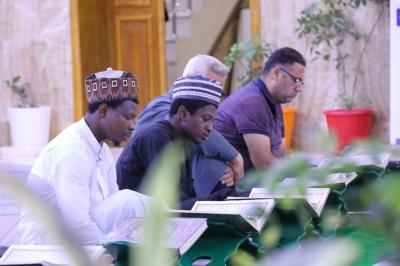 طلبة الدراسات الإفريقية يشاركون في الختمة القرآنية التعليمية