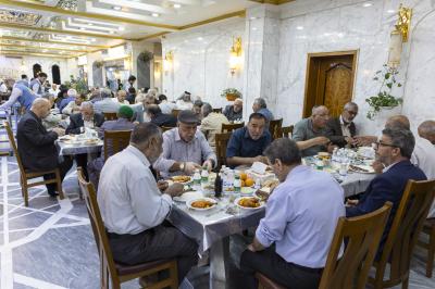العتبة العباسية تقيم مأدبة إفطار لعدد من منتسبيها المتقاعدين