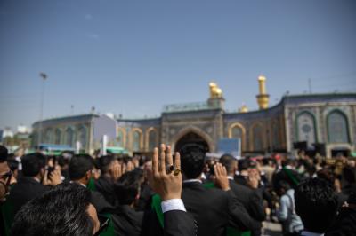 أكثر من (4500) طالب جامعي يؤدون قسم تخرجهم عند مرقد أبي الفضل العباس (عليه السلام)