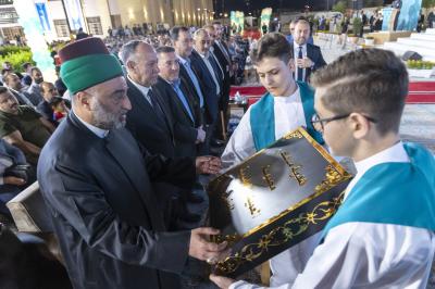 بمشاركةِ نحو (500) متعلّمٍ من مجموعة العميد.. المكلفون يردّدون نشيد التكليف