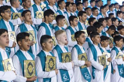 بمشاركةِ نحو (500) متعلّمٍ من مجموعة العميد.. المكلفون يردّدون نشيد التكليف