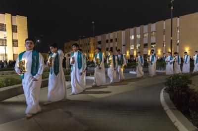 بمشاركةِ نحو (500) متعلّمٍ من مجموعة العميد.. المكلفون يردّدون نشيد التكليف
