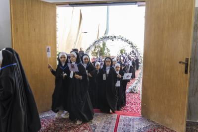 بدء توافد الطالبات المشاركات في حفل الورود الفاطمية السادس